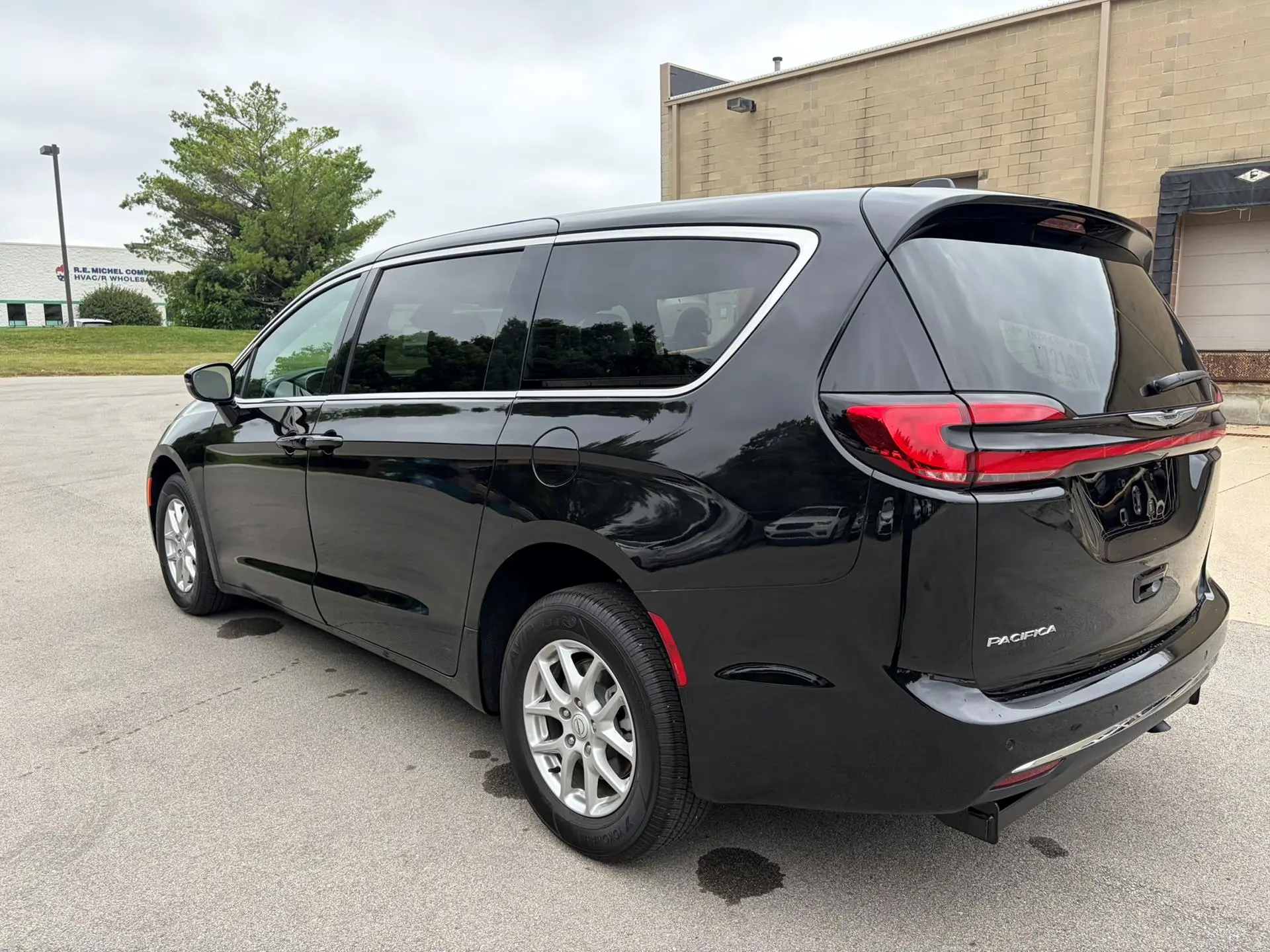 2026 Chrysler Pacifica Select photo 5