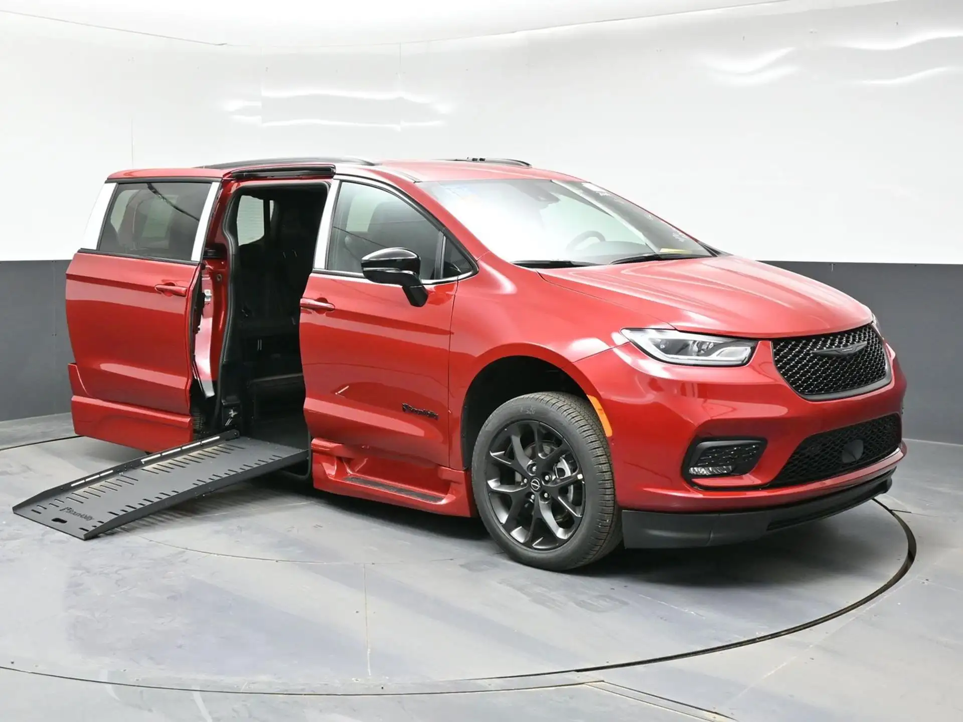 2026 Chrysler Pacifica Select's photo