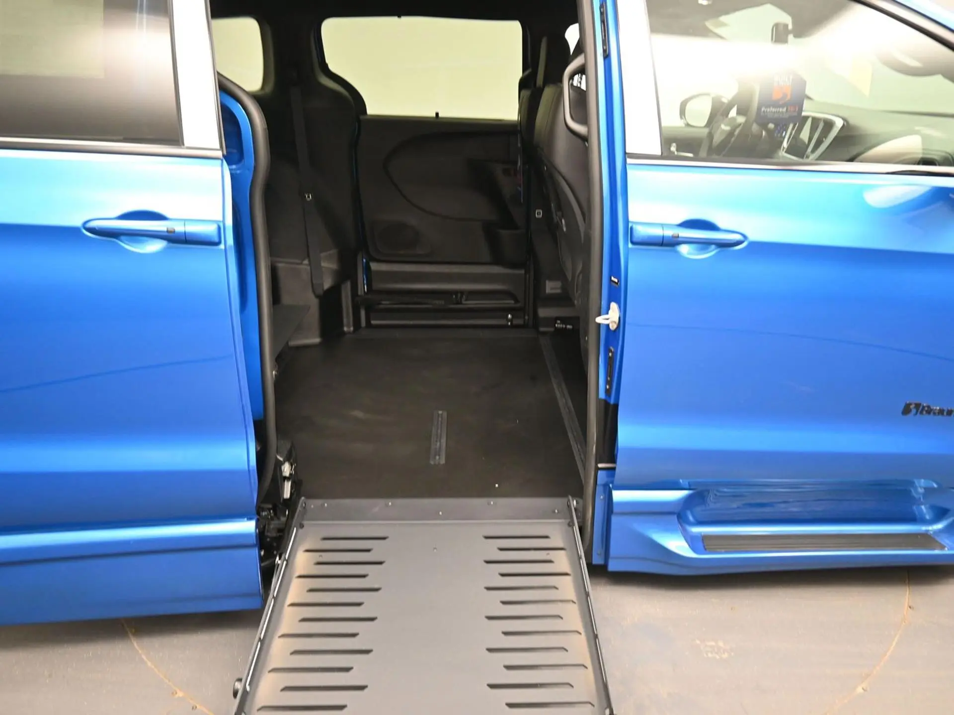 2026 Chrysler Pacifica Select photo 3