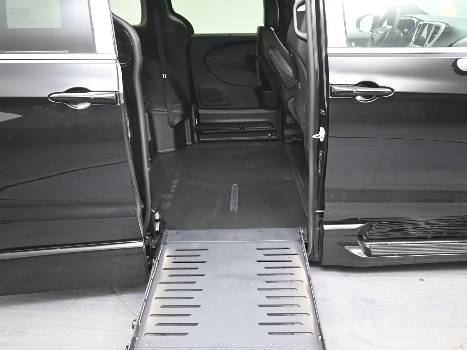 2026 Chrysler Pacifica Select photo 4