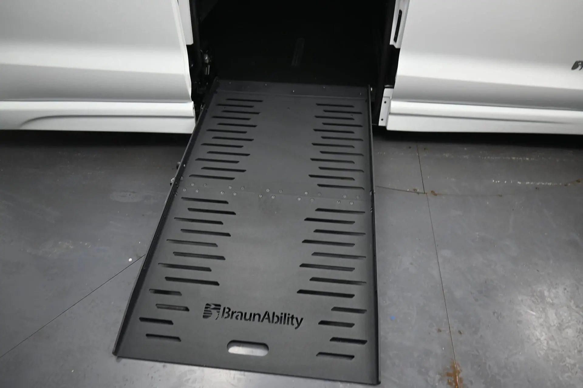 2026 Chrysler Pacifica Select photo 3