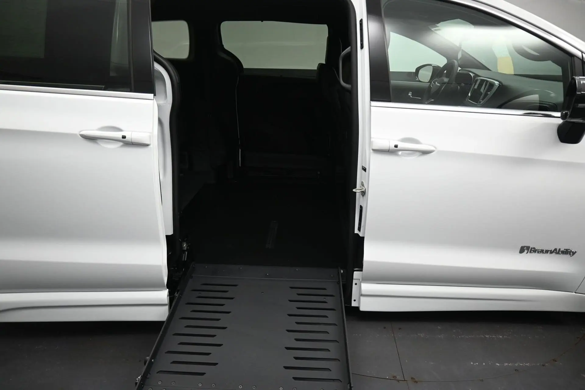 2026 Chrysler Pacifica Select photo 4
