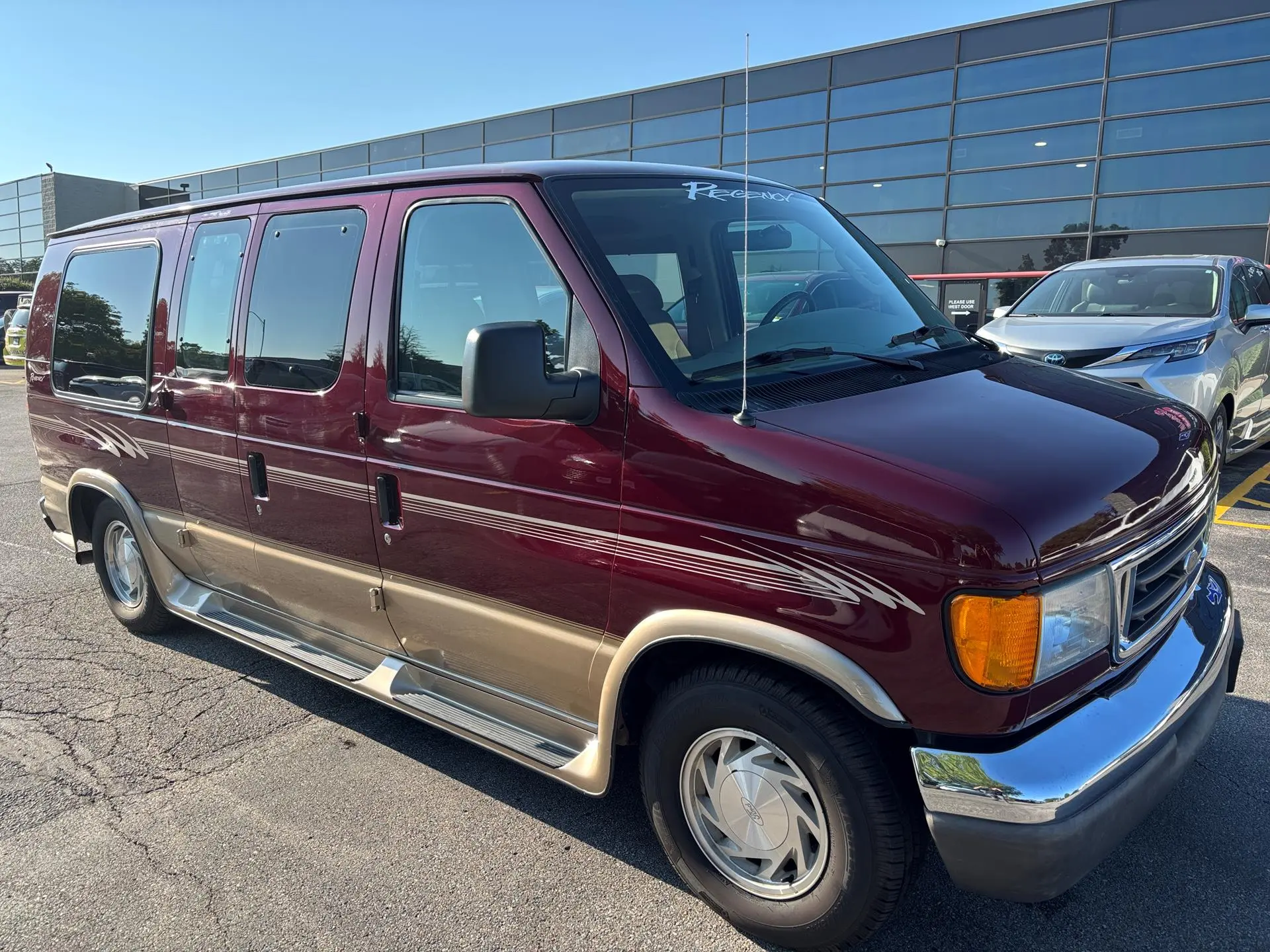 2003 Ford E-Series E-150 Van photo 4