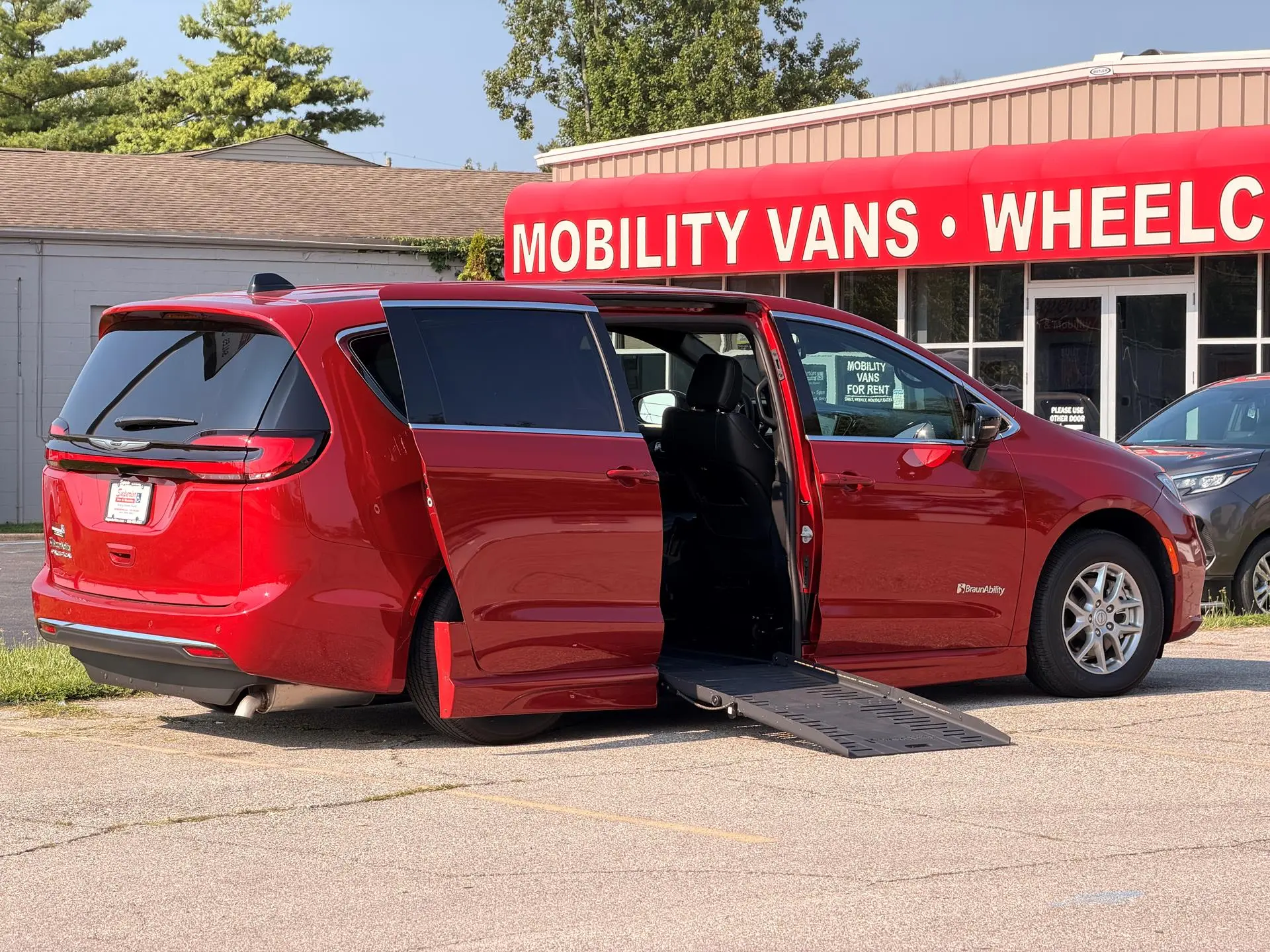 2026 Chrysler Pacifica Select photo 4