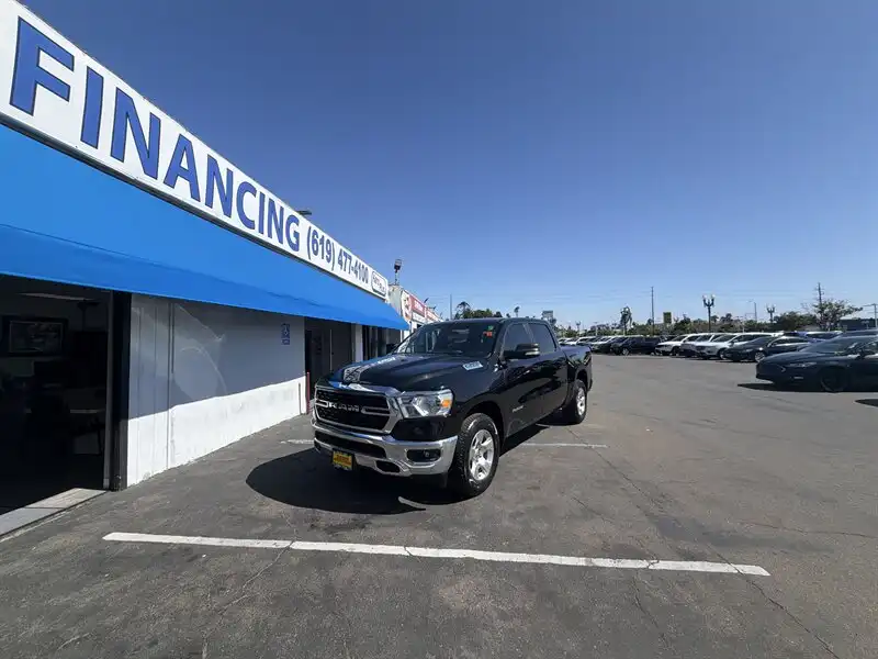 2022 RAM 1500 Big Horn/Lone Star 4x4 Crew Cab 5'7's photo