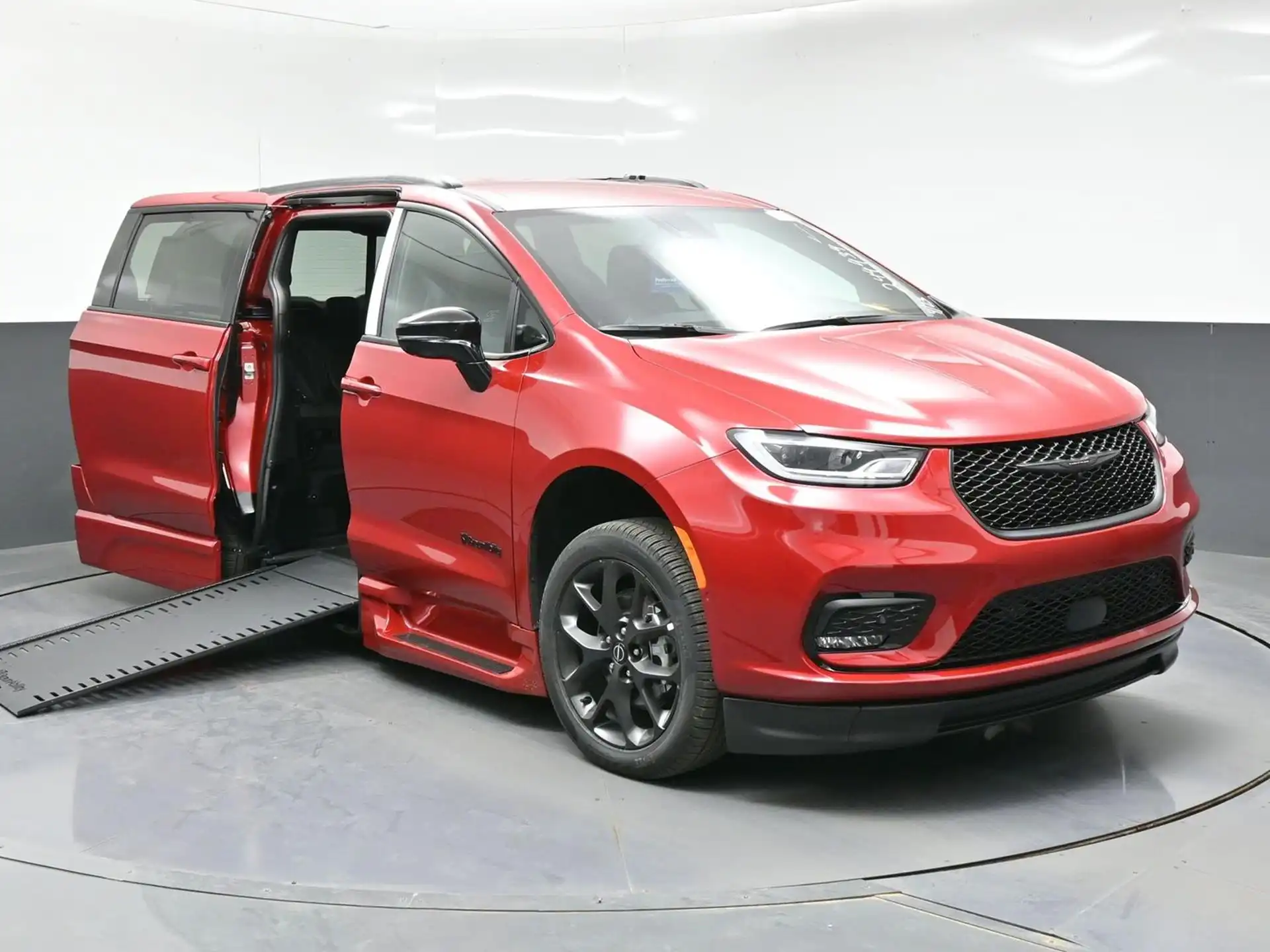 2026 Chrysler Pacifica Select's photo