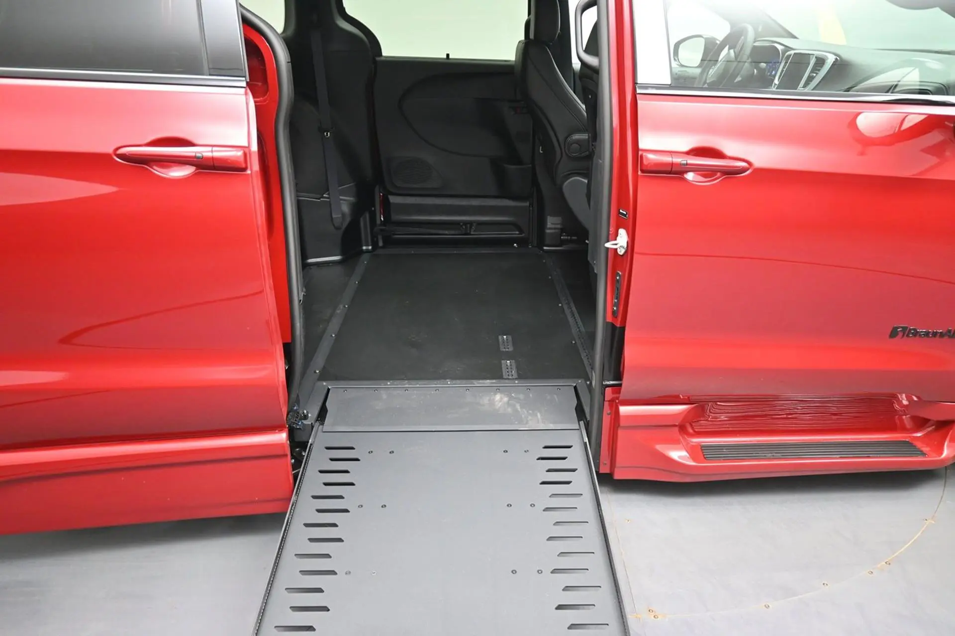 2026 Chrysler Pacifica Select photo 3