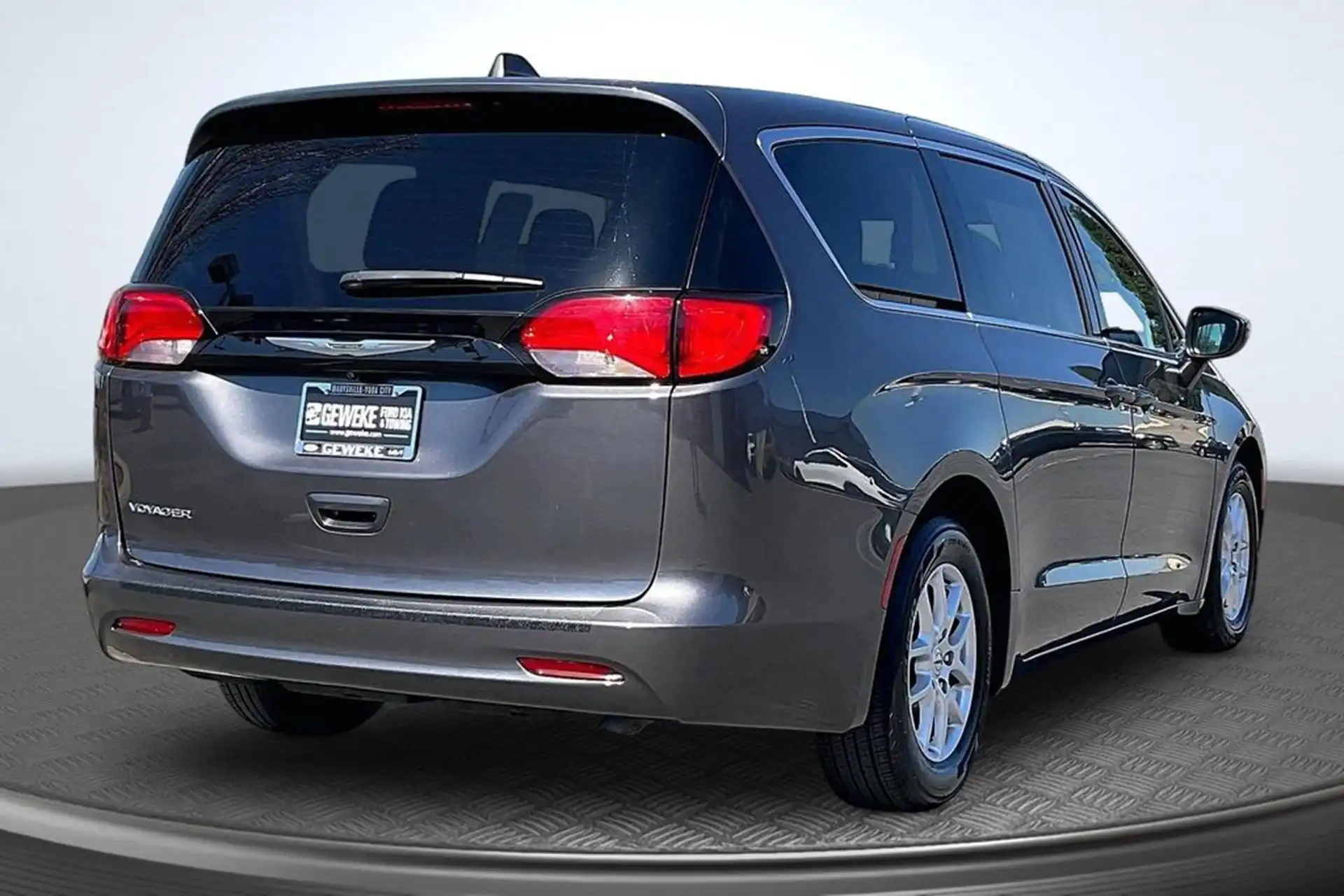 2022 Chrysler Voyager LX's photo