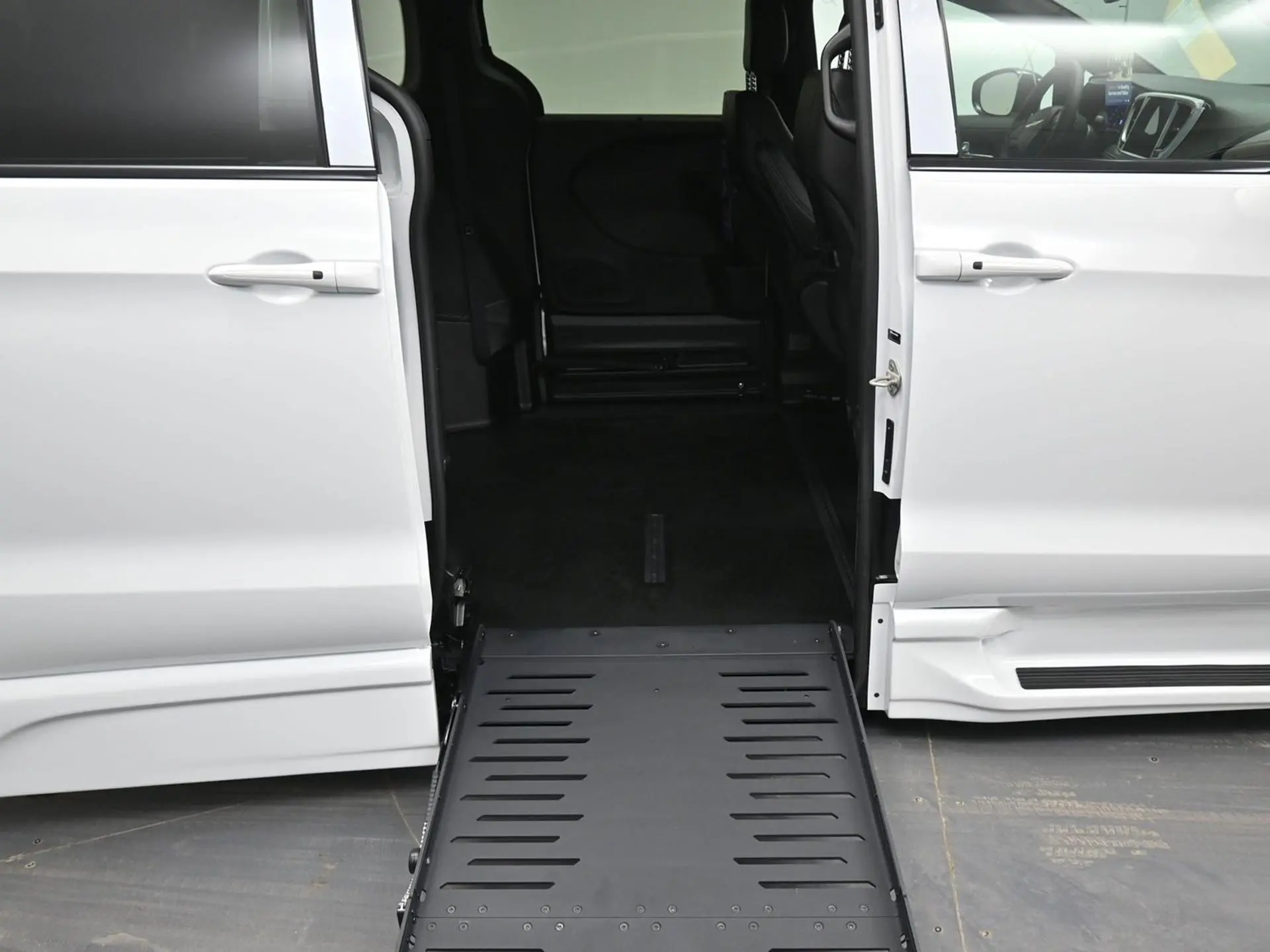 2026 Chrysler Pacifica Select photo 4