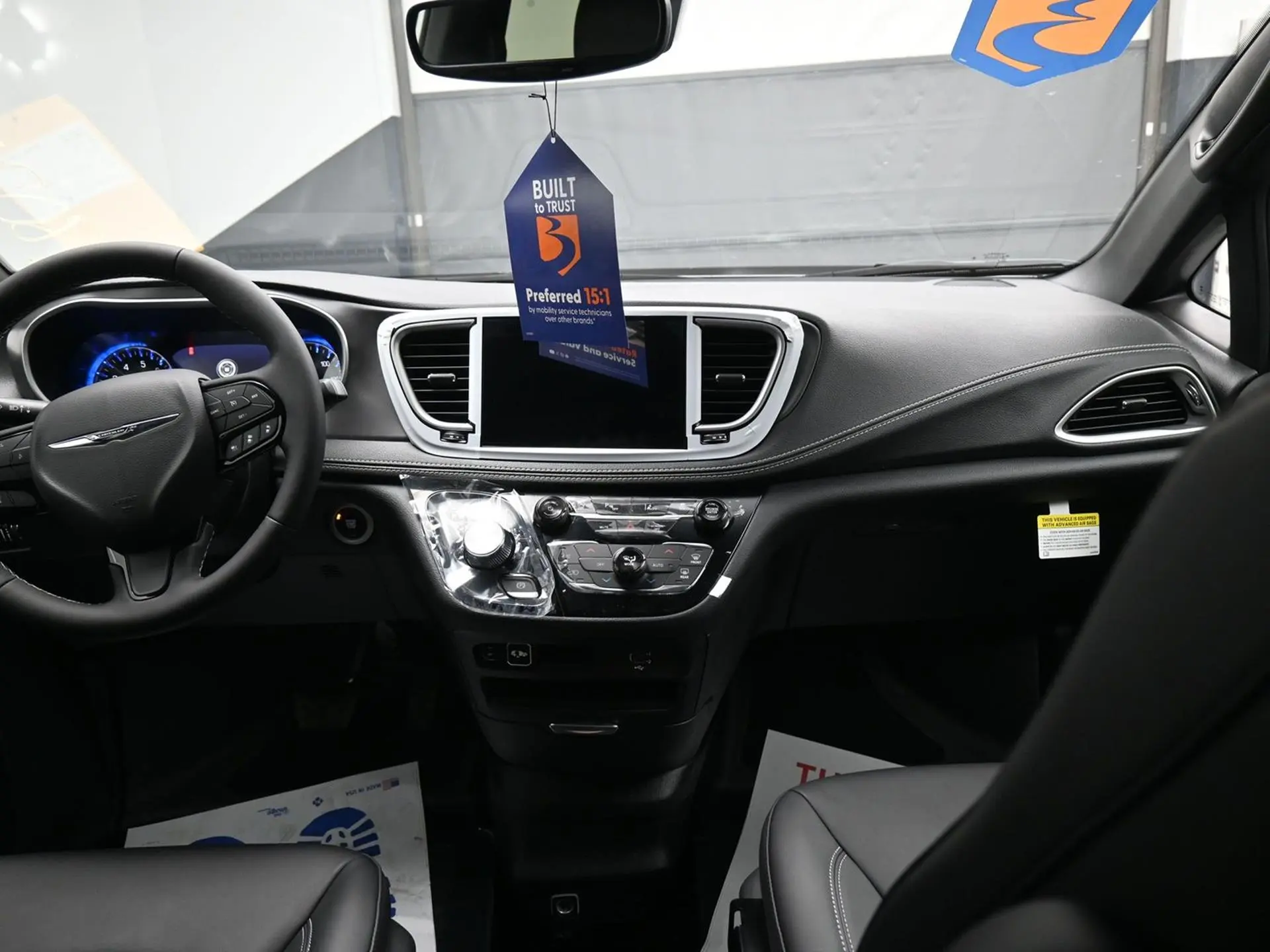 2026 Chrysler Pacifica Select photo 5