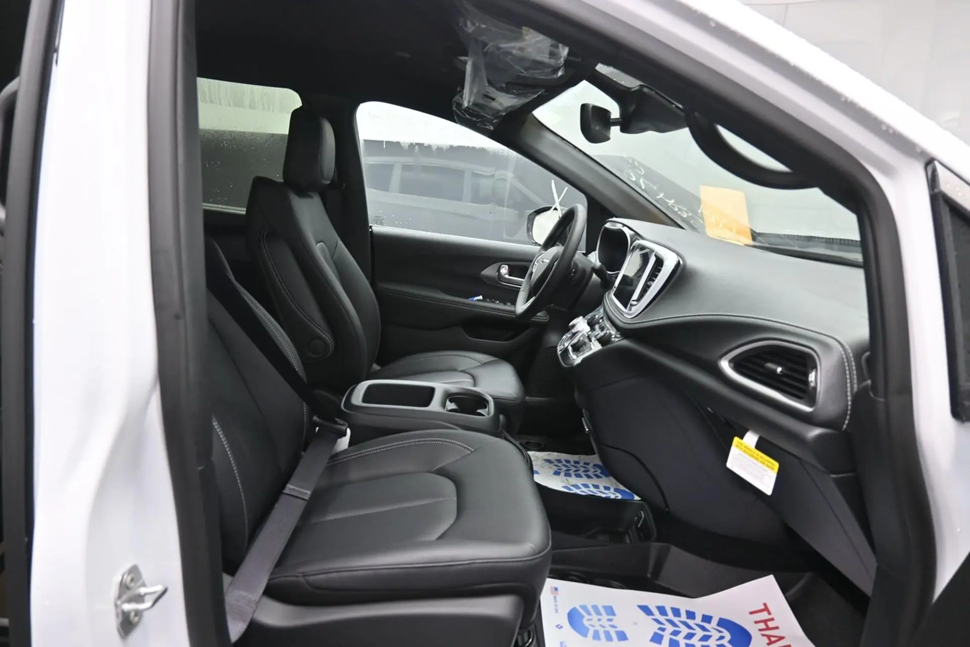 2025 Chrysler Pacifica Select photo 4