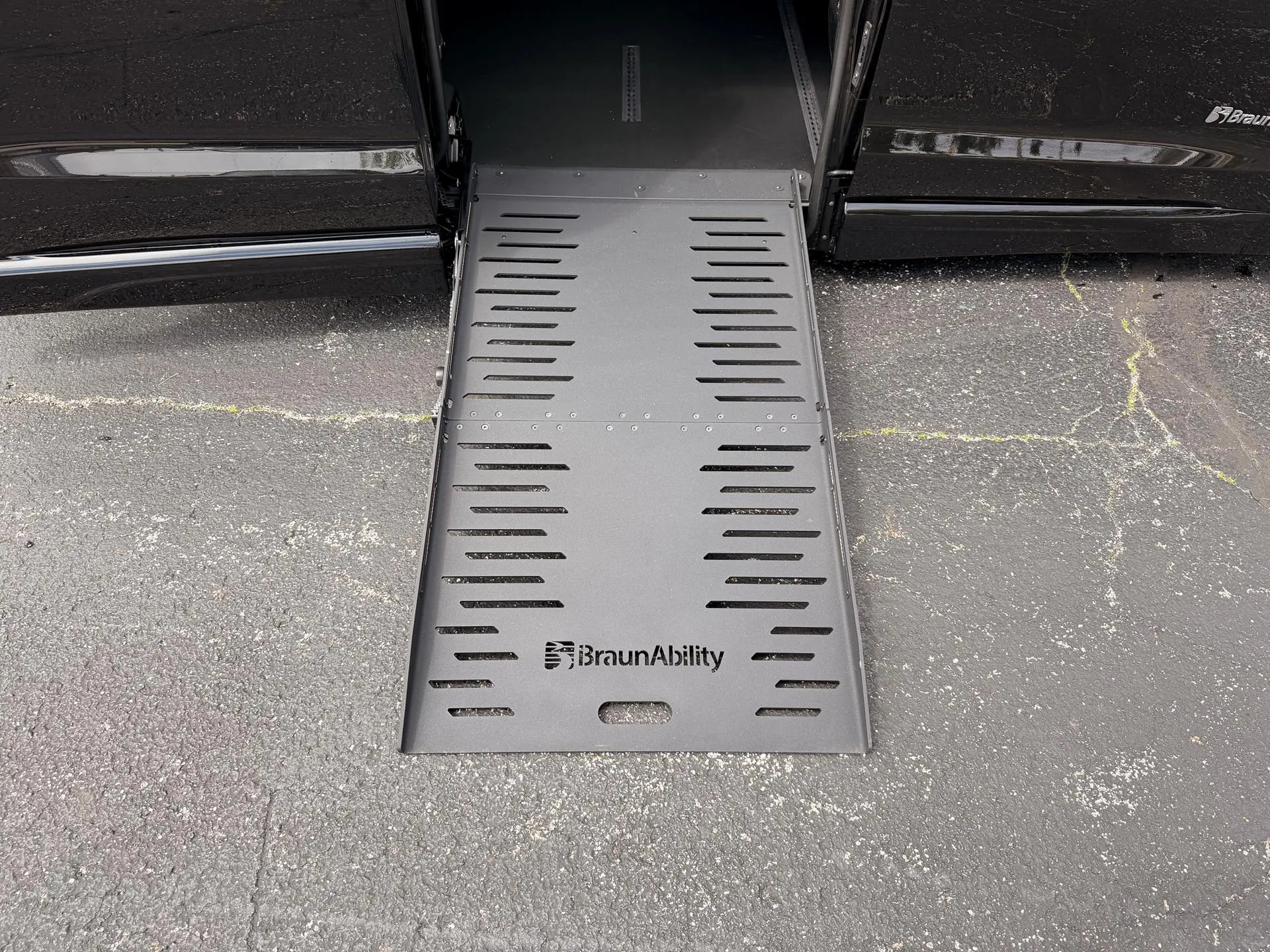 2025 Chrysler Pacifica Select photo 4