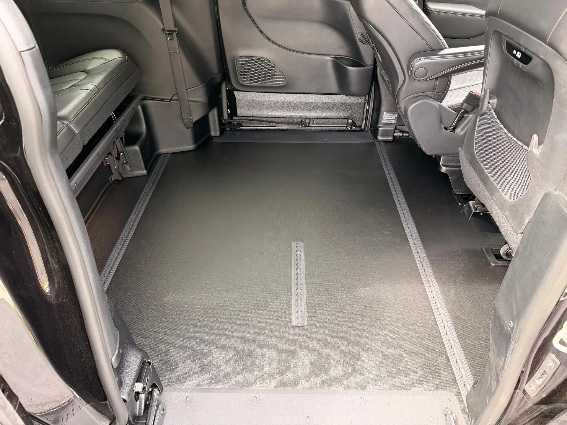 2025 Chrysler Pacifica Select photo 5
