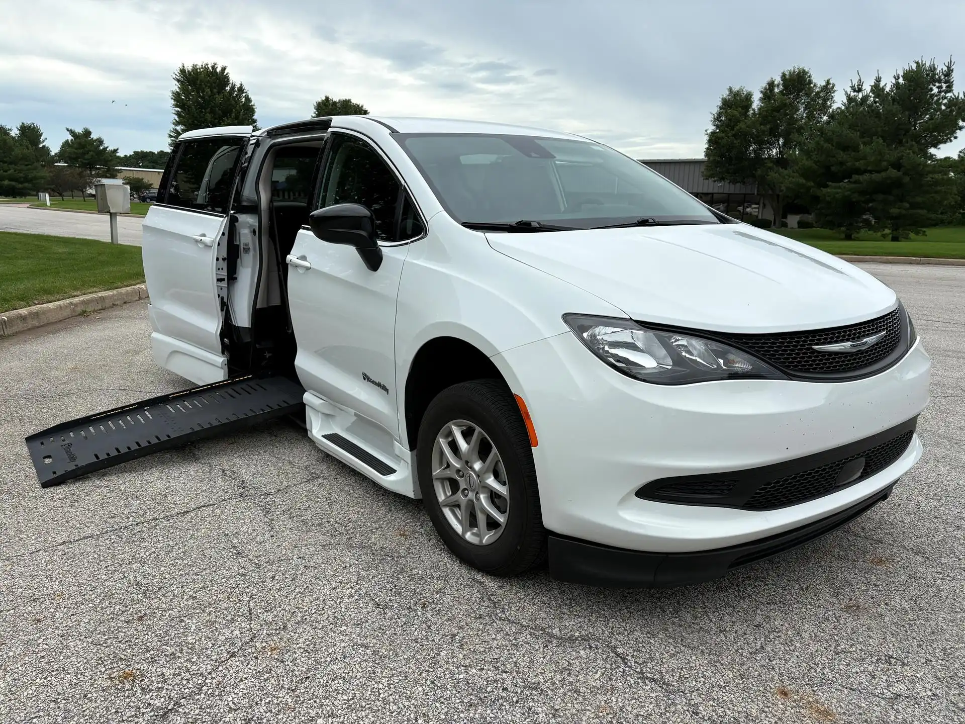 2024 Chrysler Voyager LX's photo