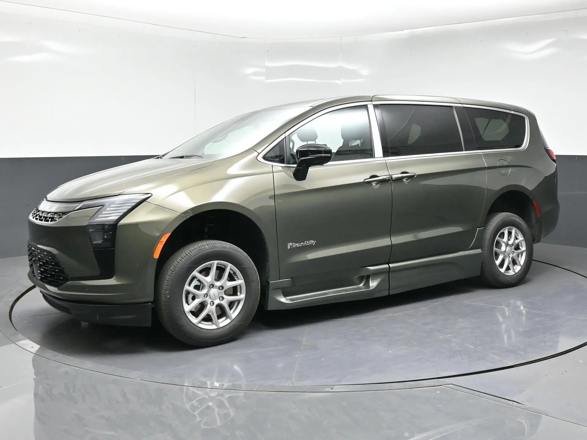 2027 Chrysler Pacifica Select photo 3