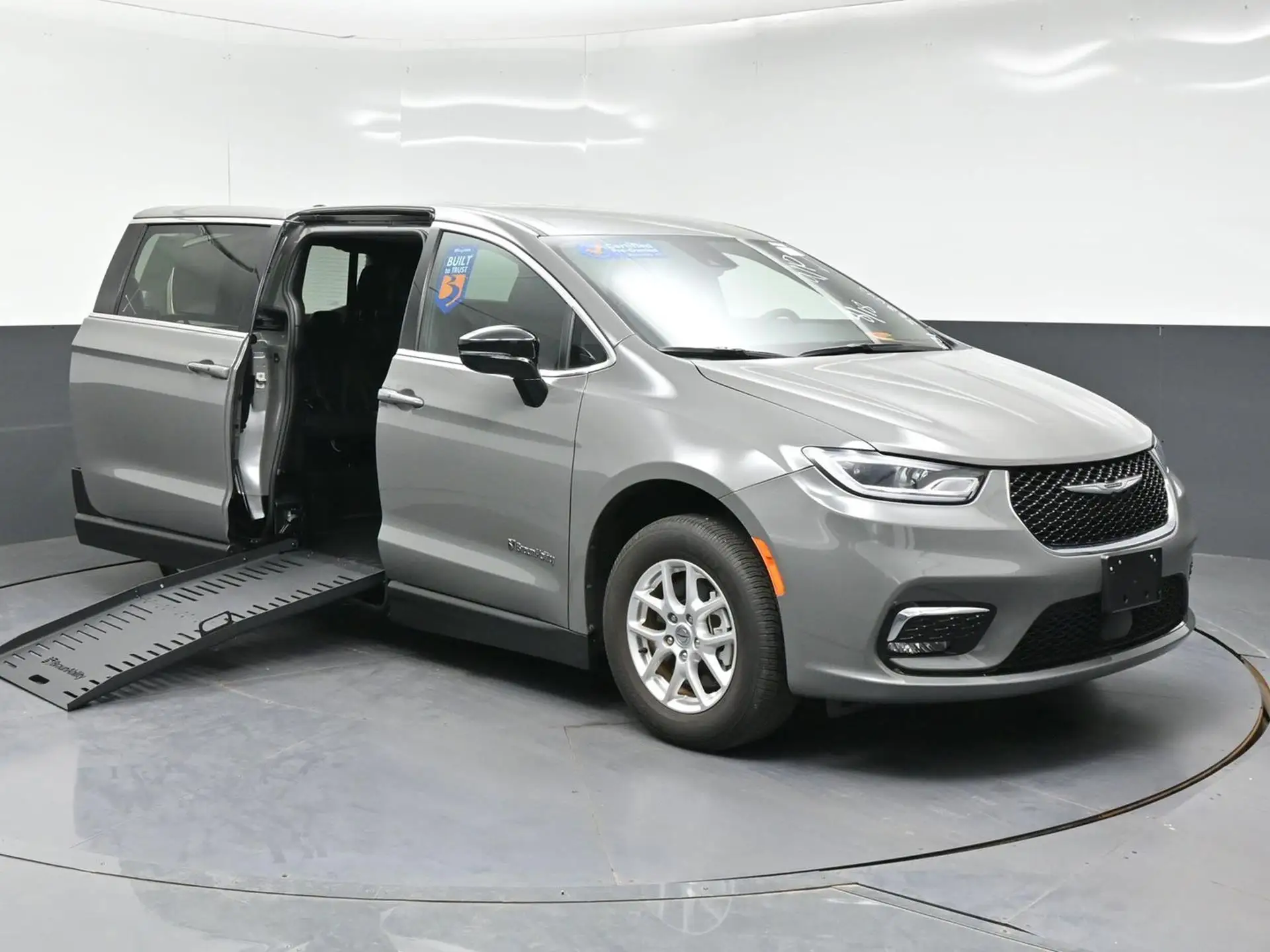 2025 Chrysler Pacifica Select photo 1