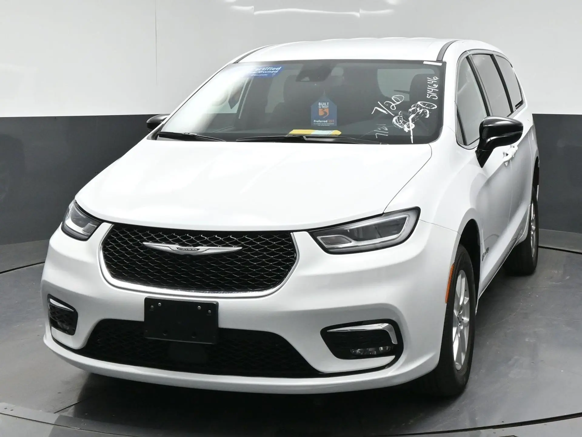 2025 Chrysler Pacifica Select photo 3