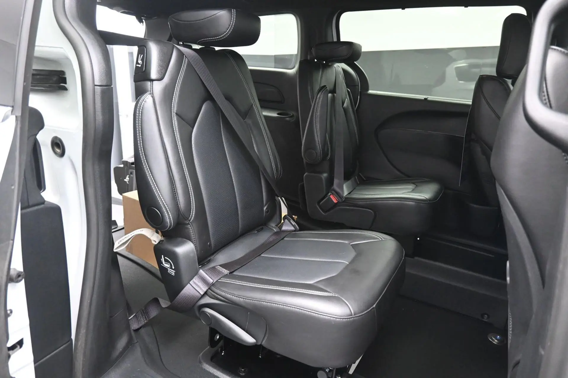 2025 Chrysler Pacifica Select photo 5