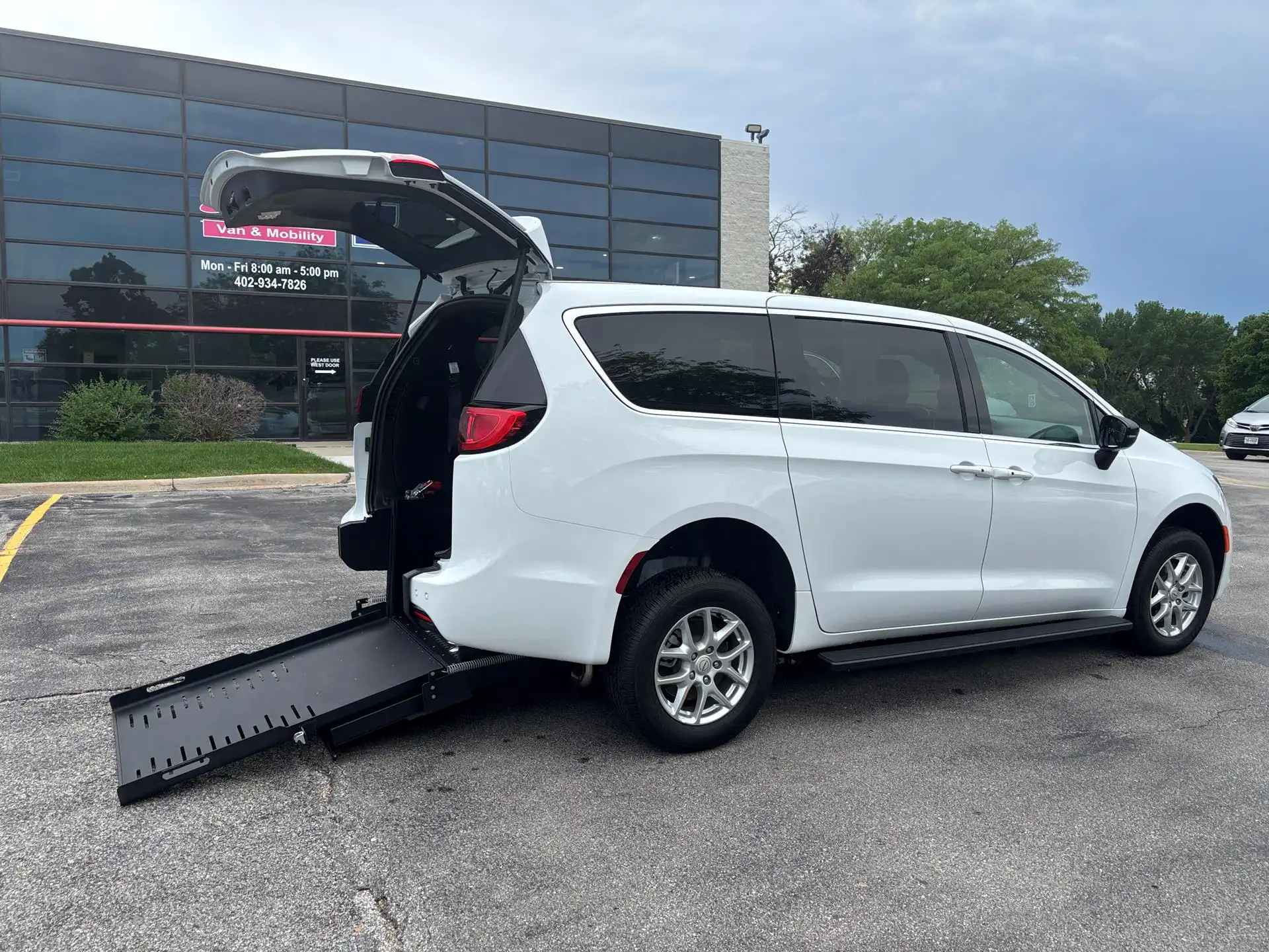 2026 Chrysler Voyager LX's photo