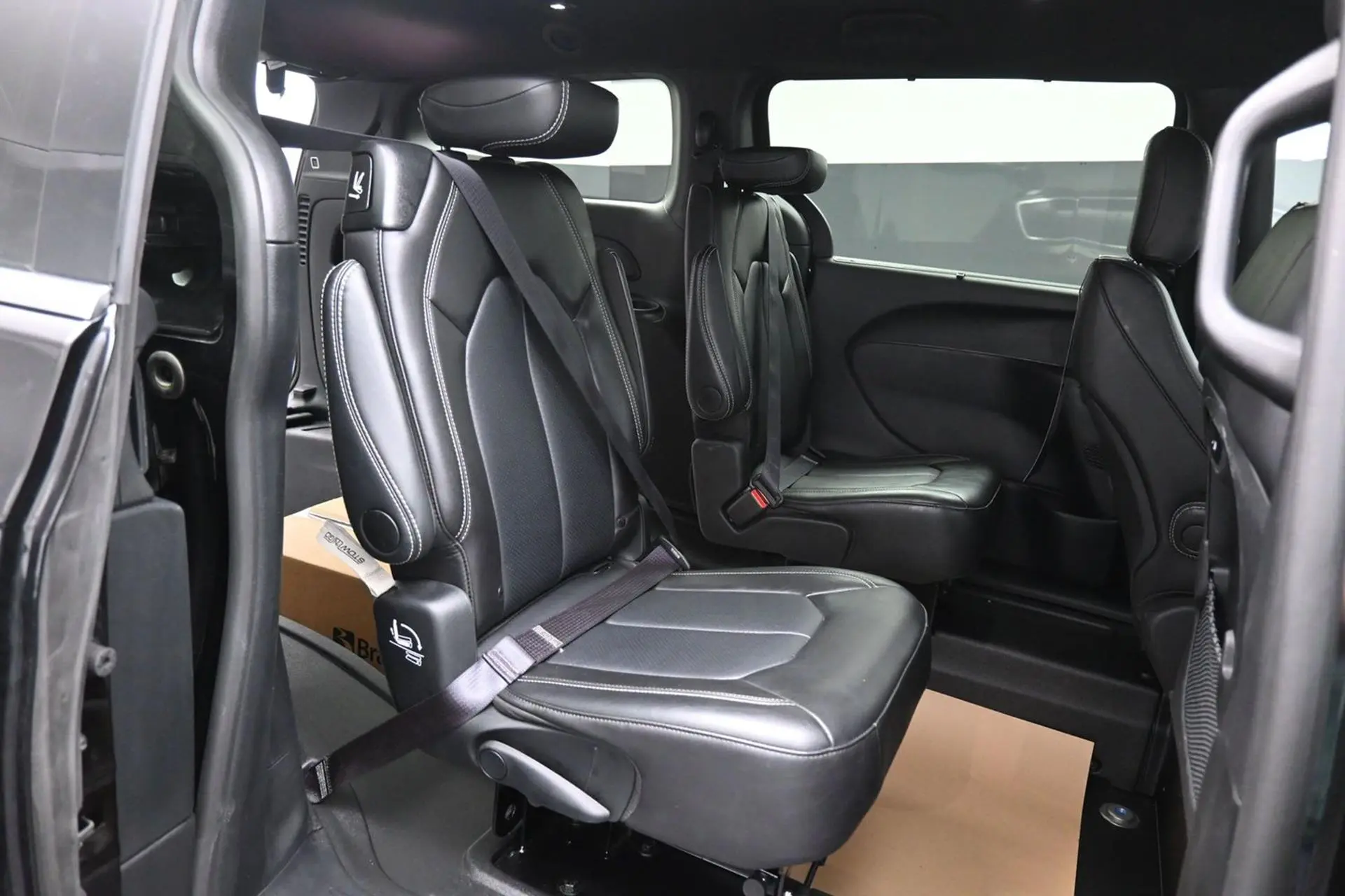 2025 Chrysler Pacifica Select photo 5
