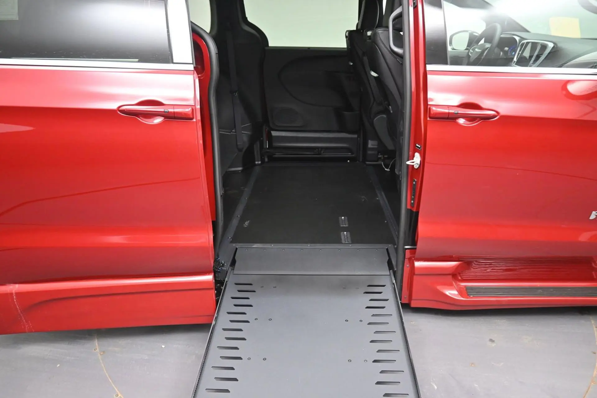 2026 Chrysler Pacifica Select photo 3