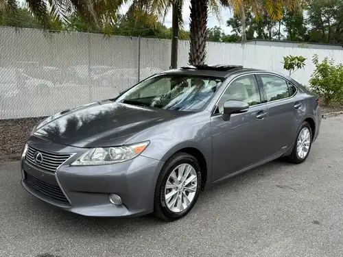 2013 Lexus ES 350 300h's photo