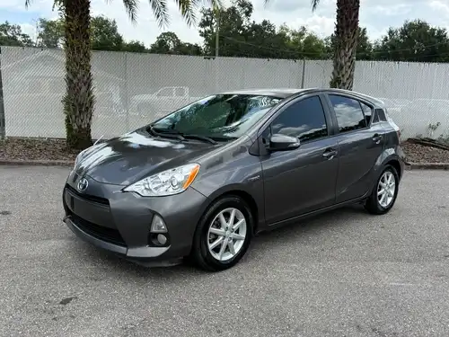 2013 Toyota Prius c Four's photo