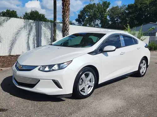 2017 Chevrolet Volt LT's photo
