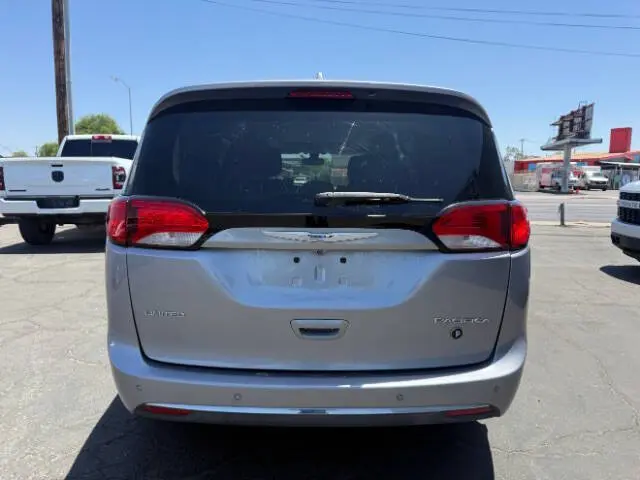 2017 Chrysler Pacifica Limited photo 4