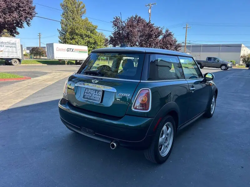 2009 MINI Cooper Base photo 5