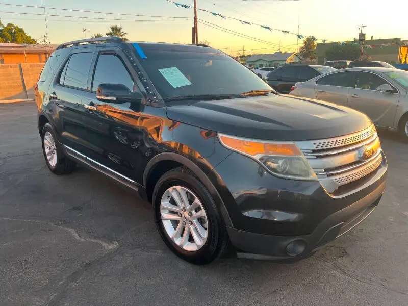 2014 Ford Explorer XLT photo 3