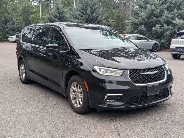 2025 Chrysler Pacifica Select photo 1