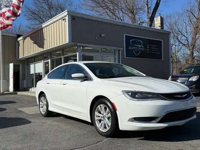 2016 Chrysler 200 Limited's photo