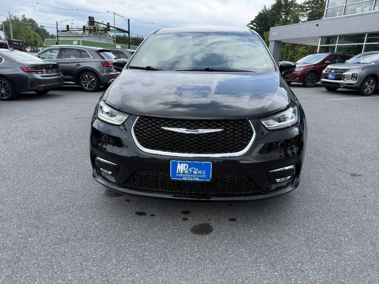 2025 Chrysler Pacifica Select photo 3