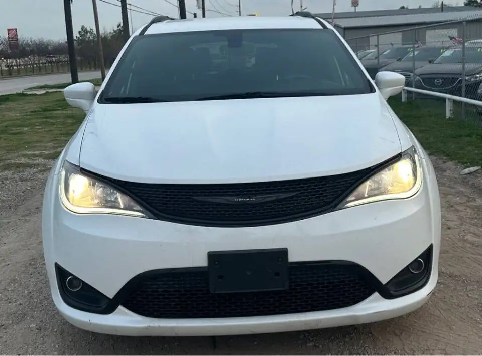 2020 Chrysler Pacifica Touring L Plus's photo