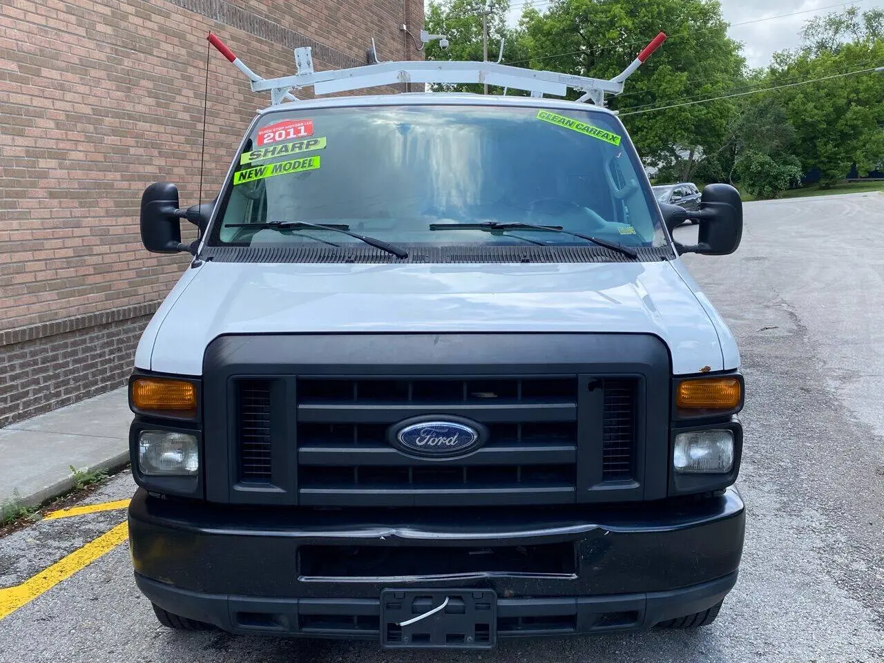 2011 Ford E-Series E-350 Super Duty photo 3