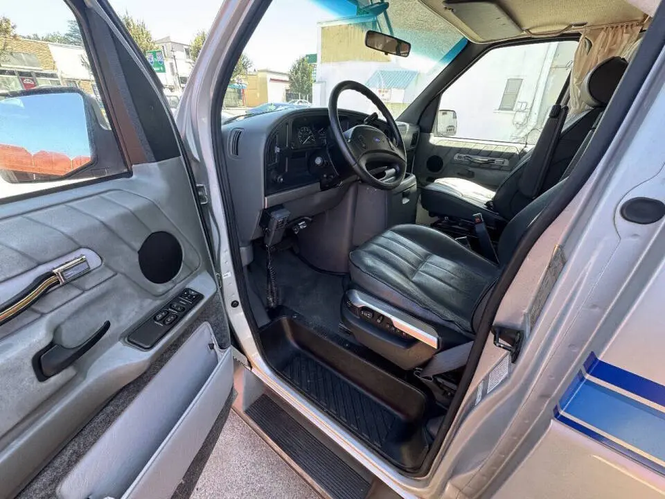 1993 Ford E-Series E-350 photo 4