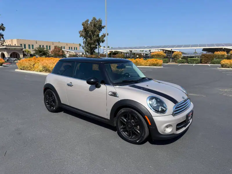 2013 MINI Cooper Base photo 1
