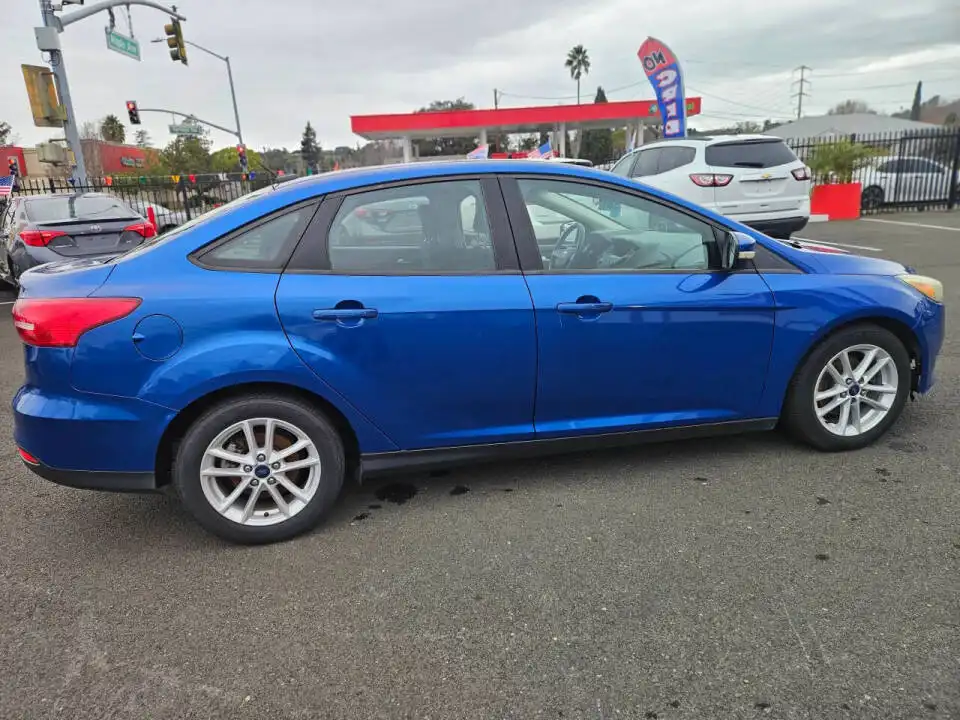 2018 Ford Focus Sedan SE's photo