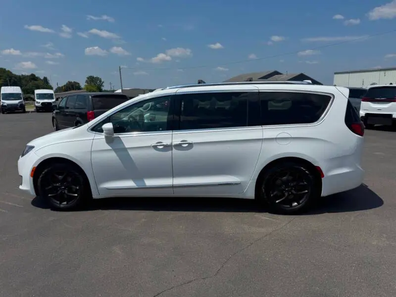 2018 Chrysler Pacifica Touring L photo 5
