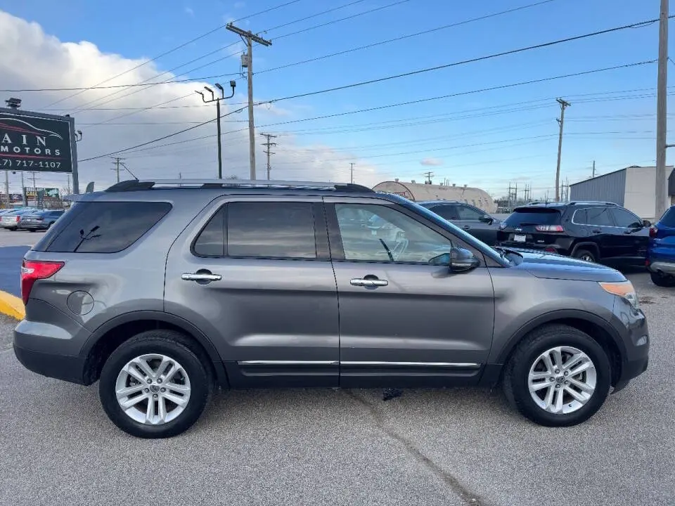 2011 Ford Explorer XLT 4x4 photo 5
