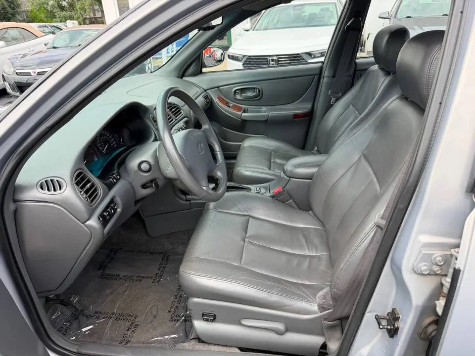 2000 Oldsmobile Intrigue GL photo 4
