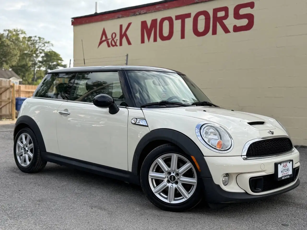 2012 MINI Hardtop S photo 1