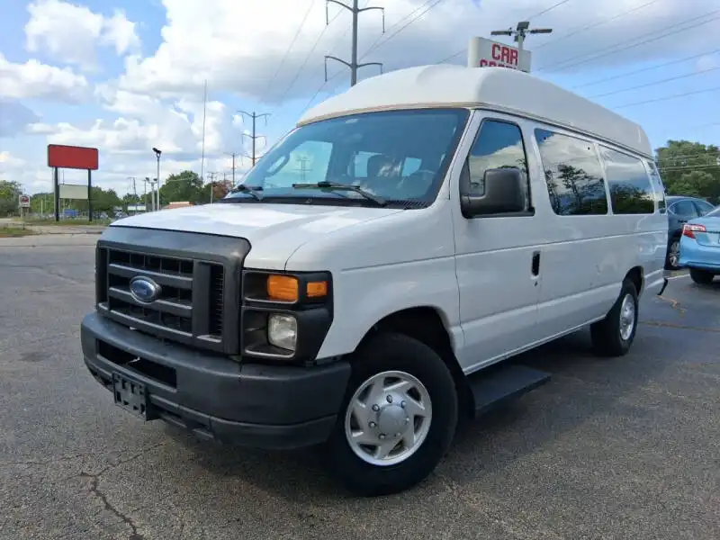 2009 Ford E-Series E-250 Extended's photo