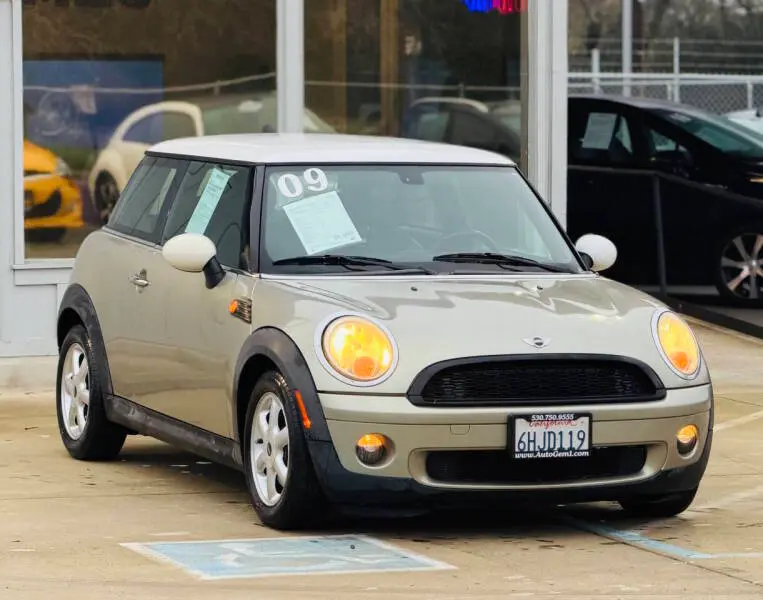 2009 MINI Cooper Base photo 3