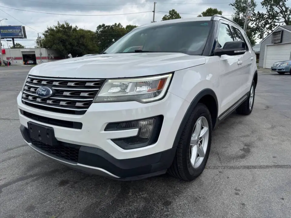 2016 Ford Explorer XLT 4WD photo 3