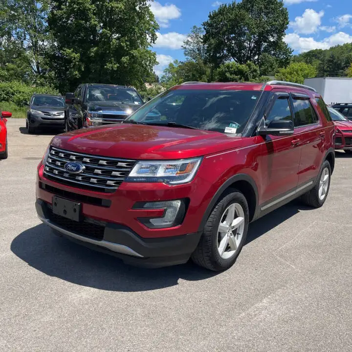 2017 Ford Explorer XLT 4WD photo 1