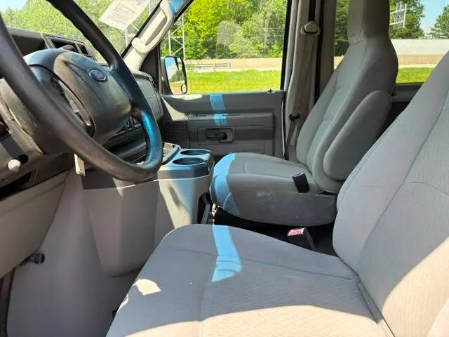 2013 Ford E-Series E-250 Van photo 3