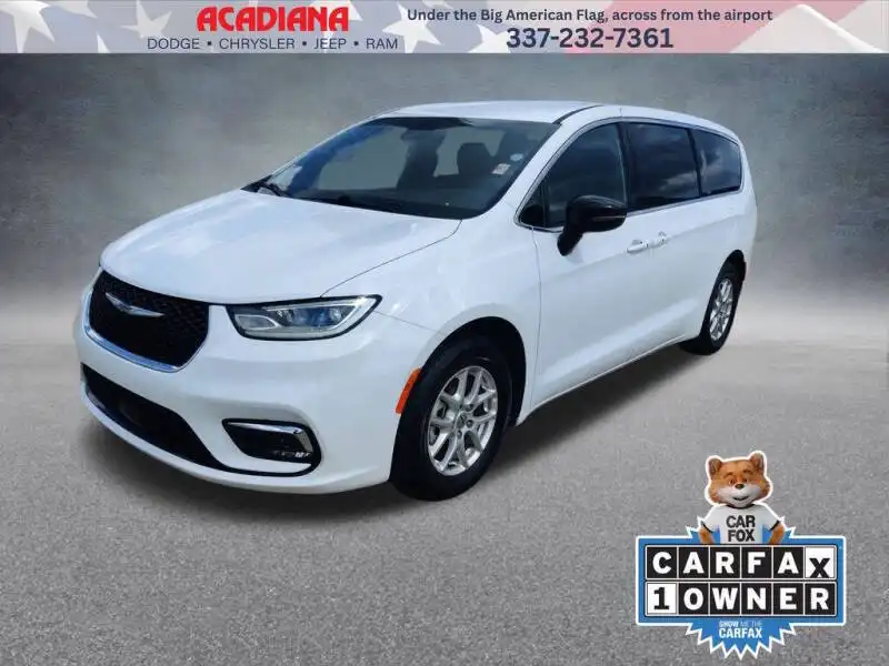 2025 Chrysler Pacifica Select's photo