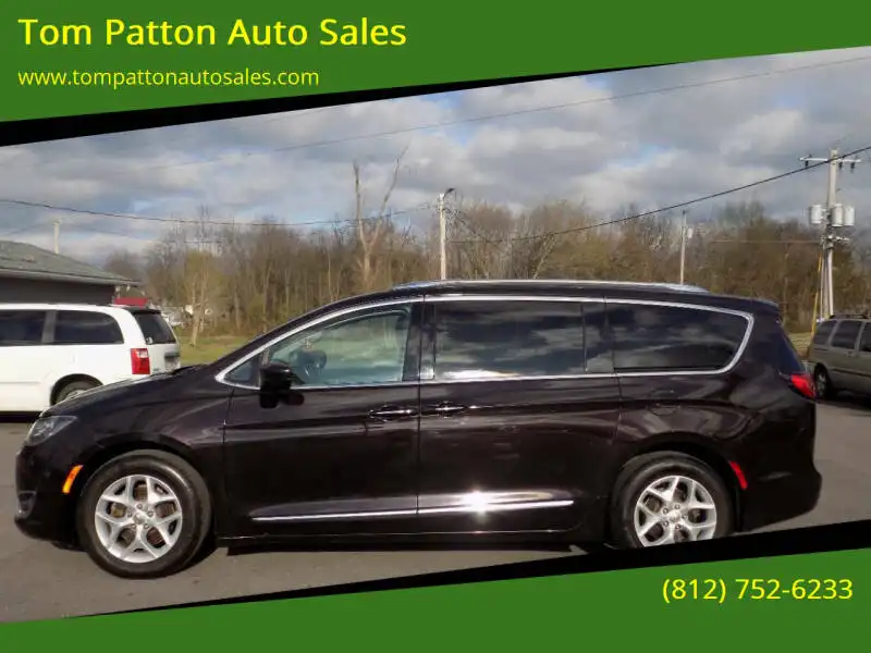 2017 Chrysler Pacifica Touring-L Plus's photo